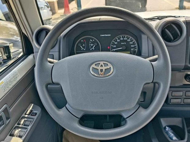 TOYOTA LAND CRUISER PICKUP Image 8