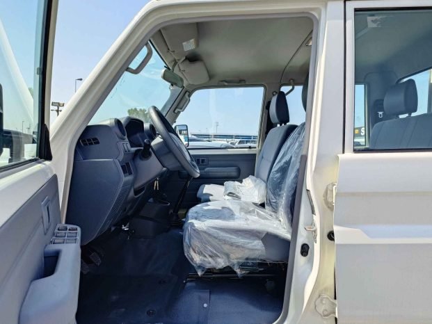 TOYOTA LAND CRUISER PICKUP Image 11