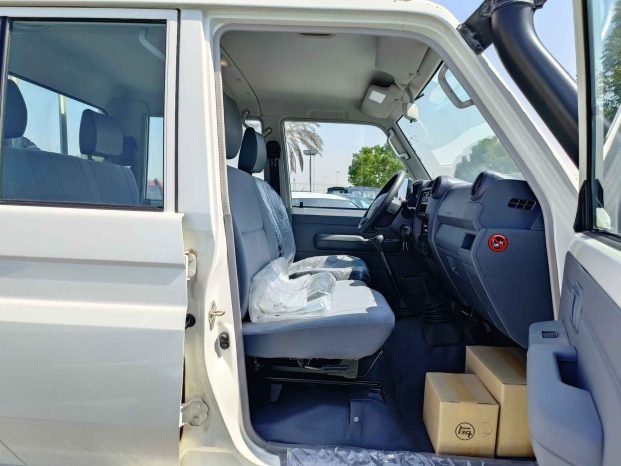 TOYOTA LAND CRUISER PICKUP Image 10