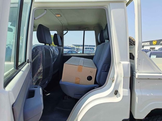 TOYOTA LAND CRUISER PICKUP Image 4