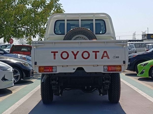 TOYOTA LAND CRUISER PICKUP Image 12