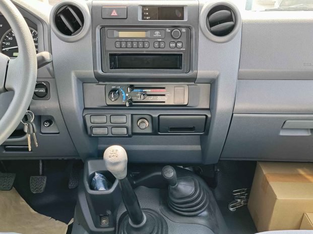 TOYOTA LAND CRUISER PICKUP Image 7