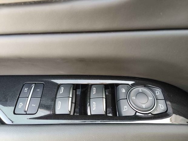 CADILLAC ESCLADE Image 4