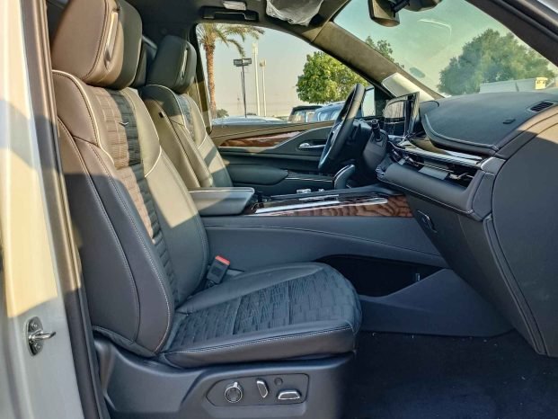 CADILLAC ESCLADE Image 12