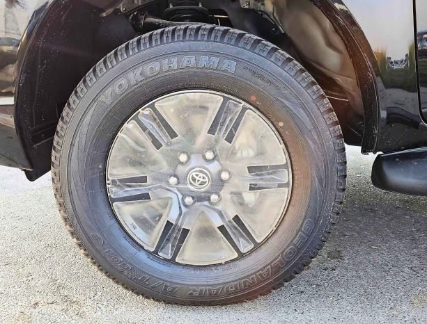 TOYOTA HILUX Image 9