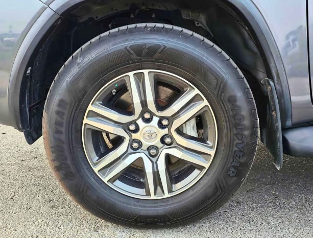 TOYOTA FORTUNER Image 12