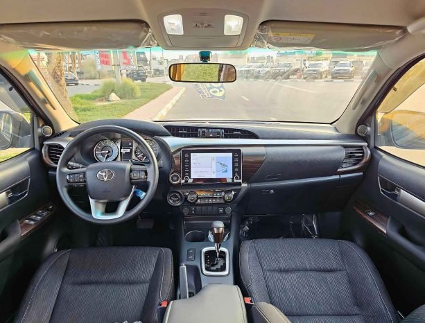 TOYOTA HILUX Image 4