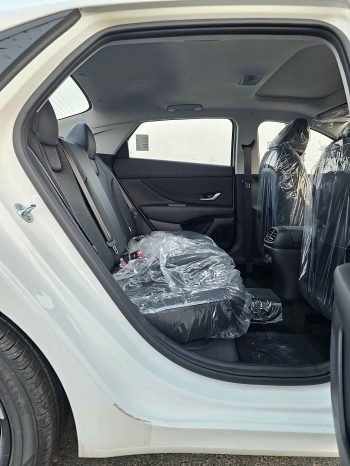HYUNDAI ELANTRA Image 6