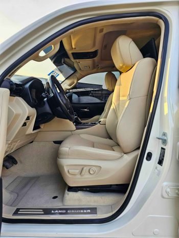 TOYOTA LANDCRUISER Image 12