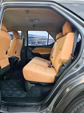 TOYOTA FORTUNER Image 8