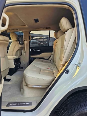 TOYOTA LANDCRUISER Image 9