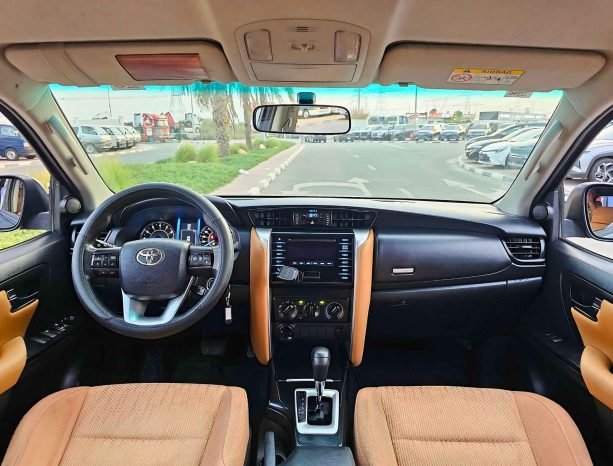 TOYOTA FORTUNER Image 6