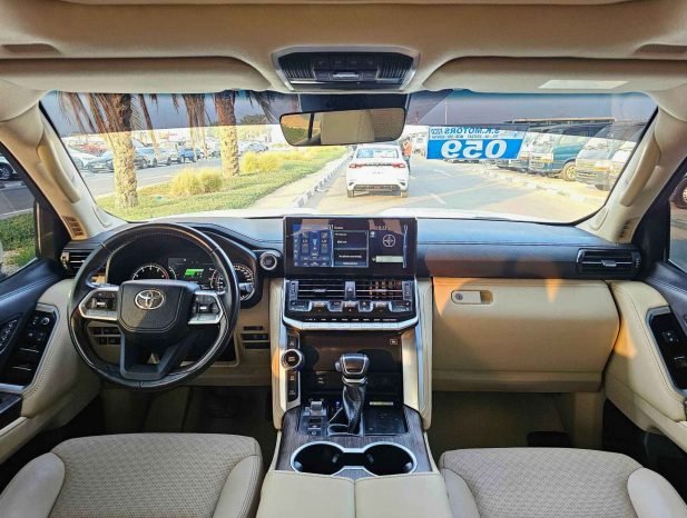 TOYOTA LANDCRUISER Image 8