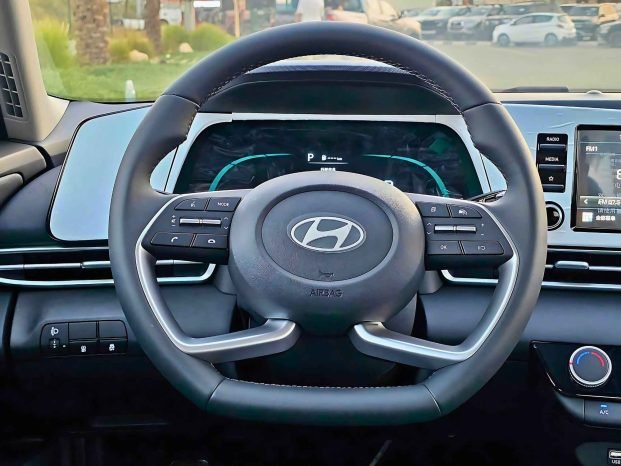HYUNDAI ELANTRA Image 4