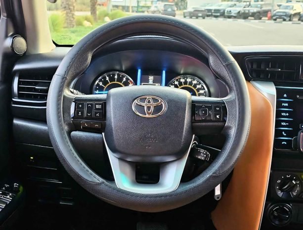 TOYOTA FORTUNER Image 5