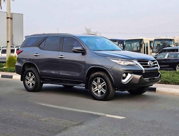 TOYOTA FORTUNER Image 2