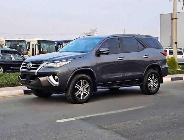TOYOTA FORTUNER Image 16