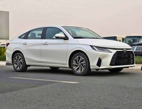 TOYOTA YARIS Image 2
