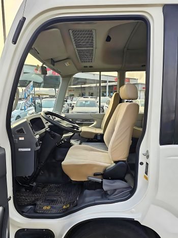 TOYOTA COASTER Image 8