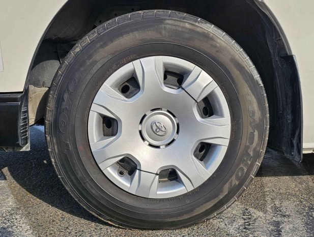 TOYOTA HIACE Изображение 10