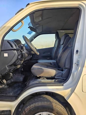 TOYOTA HIACE Image 8
