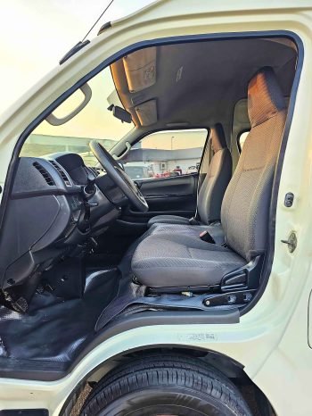 TOYOTA HIACE Image 8