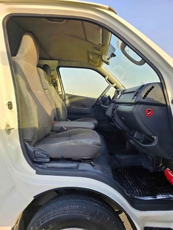 TOYOTA HIACE Image 7