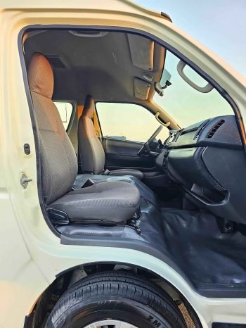 TOYOTA HIACE Image 7