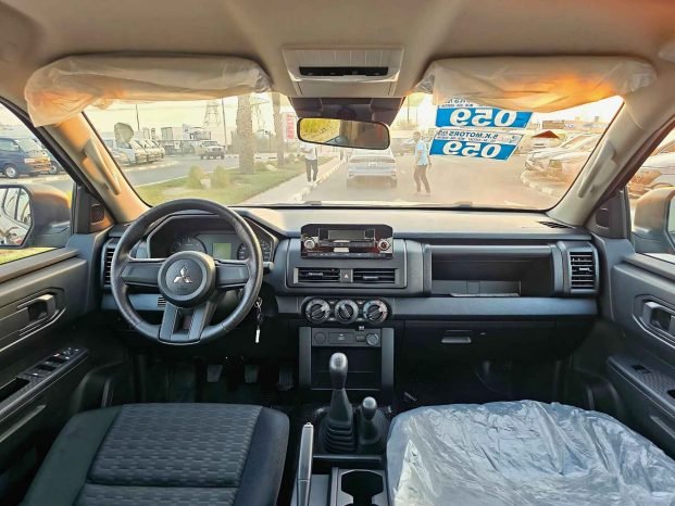 MITSUBISHI L200 Image 4