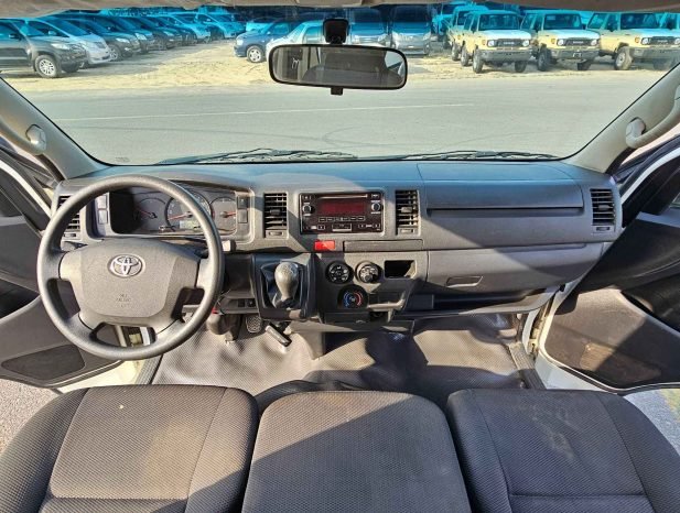 TOYOTA HIACE Изображение 6