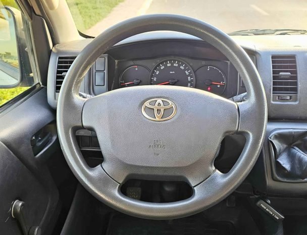 TOYOTA HIACE Image 5