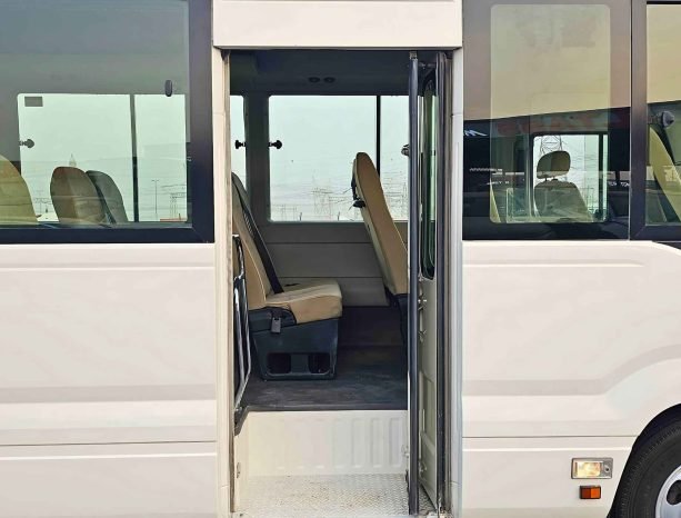 TOYOTA COASTER Image 5