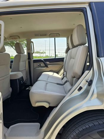 MITSUBISHI PAJERO Image 8