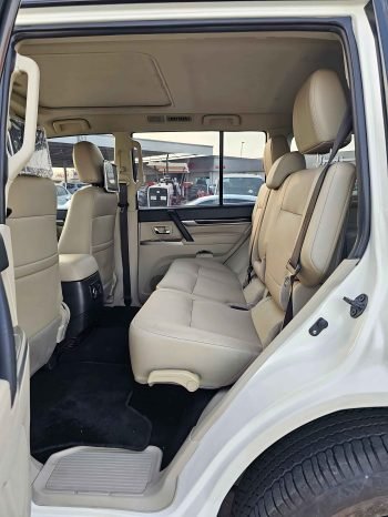 MITSUBISHI PAJERO Image 9