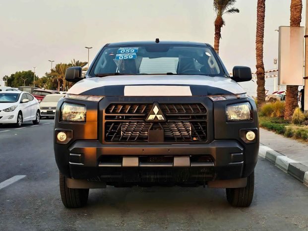MITSUBISHI L200 Image 1