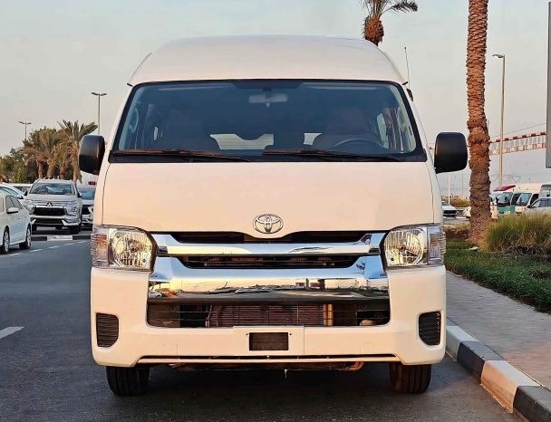 TOYOTA HIACE Image 1