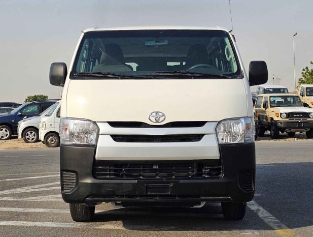 TOYOTA HIACE Изображение 1