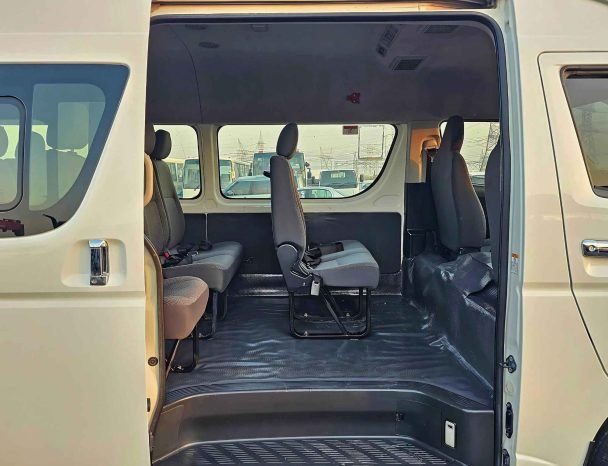 TOYOTA HIACE Image 6