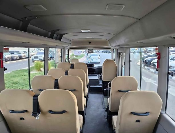TOYOTA COASTER Image 4