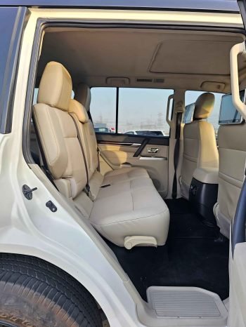 MITSUBISHI PAJERO Image 8