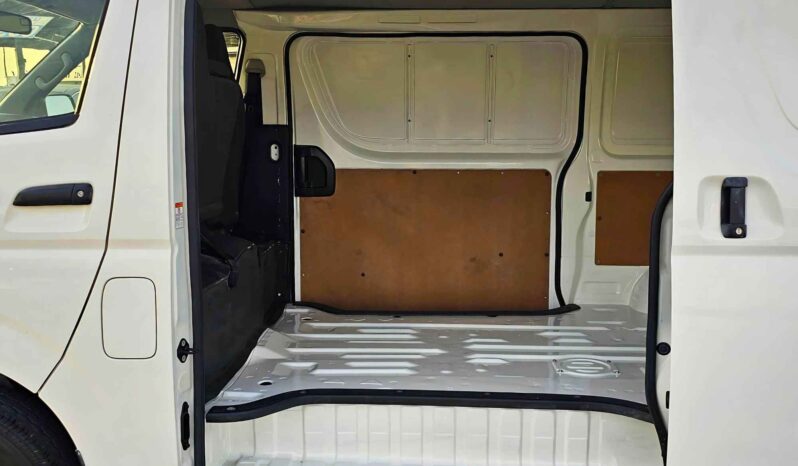 TOYOTA HIACE STANDARD ROOF CARGO PETROL V4 2.7L M/T full