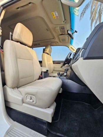 MITSUBISHI PAJERO Image 7
