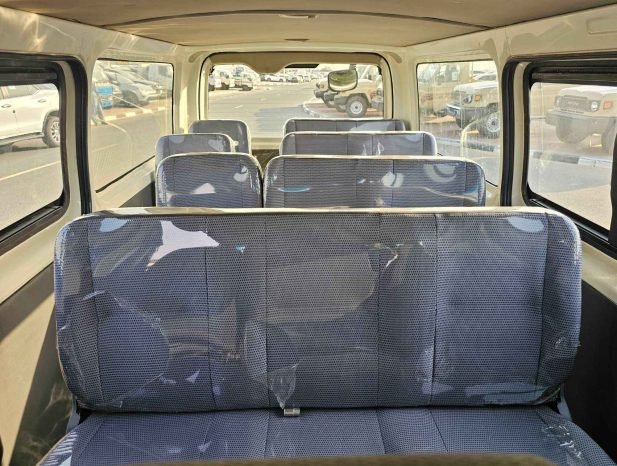 TOYOTA HIACE Изображение 3