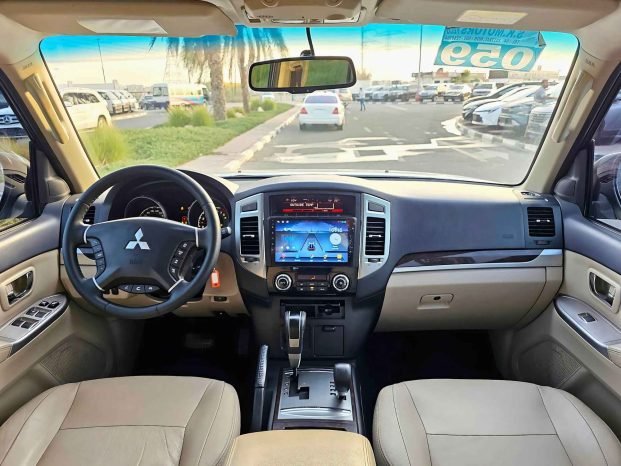 MITSUBISHI PAJERO Image 6