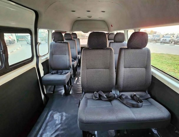 TOYOTA HIACE Image 5