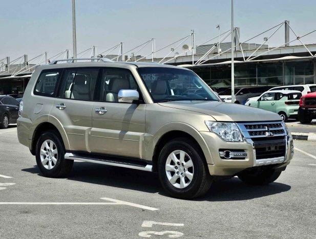 MITSUBISHI PAJERO Image 2