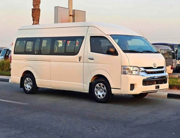 TOYOTA HIACE Image 2
