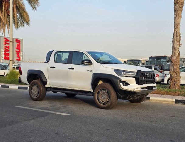 TOYOTA HILUX Image 2
