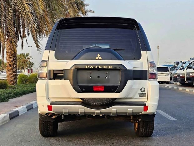 MITSUBISHI PAJERO Image 15
