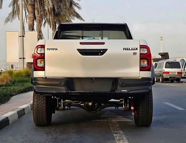 TOYOTA HILUX Image 9